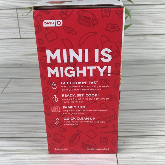 Dash Red Heart Mini Waffle Maker Valentine’s - Picture 5 of 12